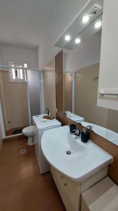 Simply Meraki Gytheian Apt With Panoramic Sea View Gythio Buitenkant foto