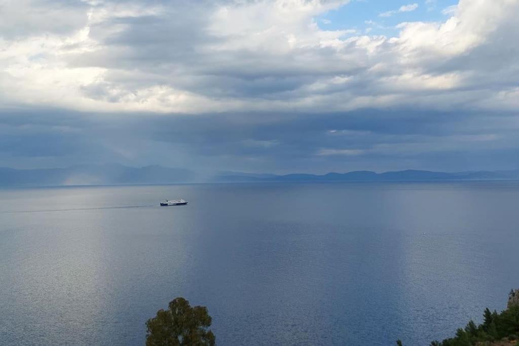 Simply Meraki Gytheian Apt With Panoramic Sea View Gythio Buitenkant foto